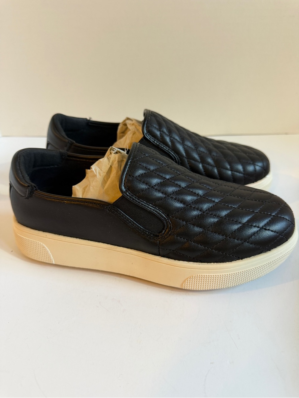 Women’s Propet Karly Quilted Slip-On Casual Sneakers in Black size 8 wide 2E